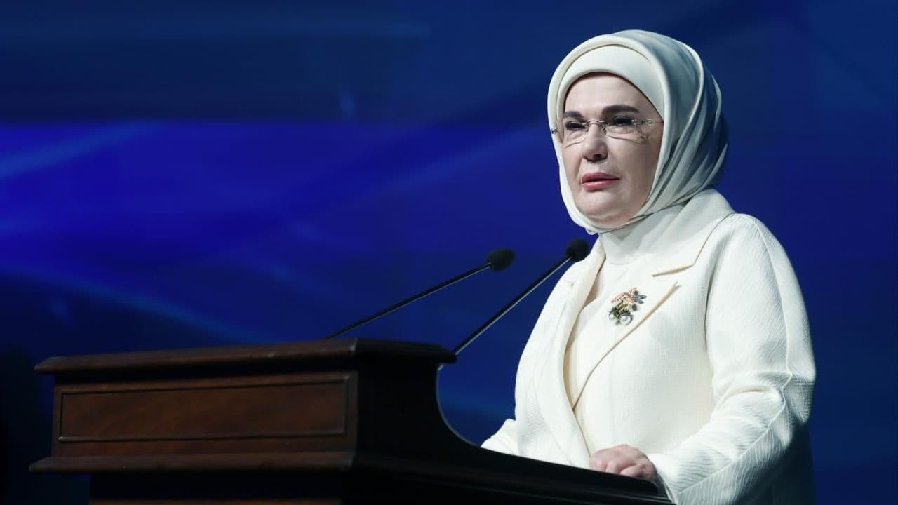 Emine Erdoğan'dan AK Parti 33. İstişare Toplantısı'na İstişare ve Dayanışma Vurgusu