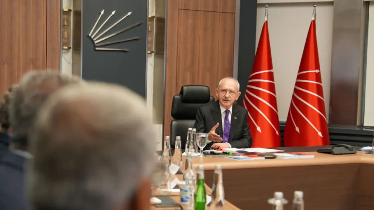 CHP'de MYK Beşinci Kez Toplanıyor: İhraç ve Kurultay Gündemi Sıcaklığını Koruyor