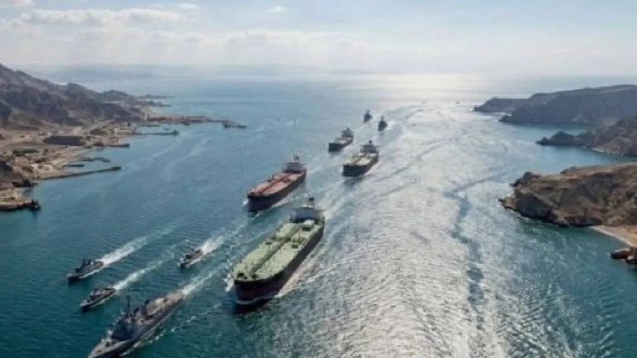 Hürmüz Boğazı'nda İzinsiz Geçişte Yangın: Küresel Enerji Güvenliği Yeniden Gündemde