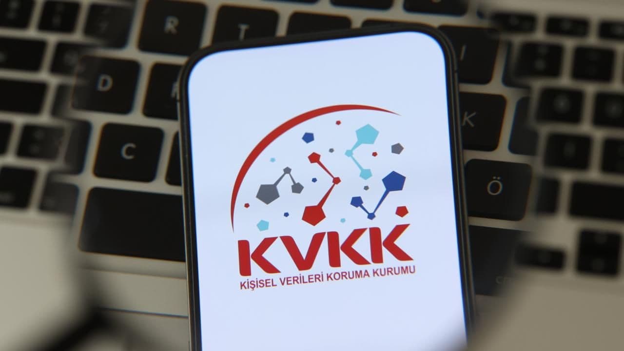 KVKK'dan İşverenlere Uyarı: Çalışanların Kurumsal E-posta Yazışmalarına Sınırsız Erişim Hukuka Aykırı
