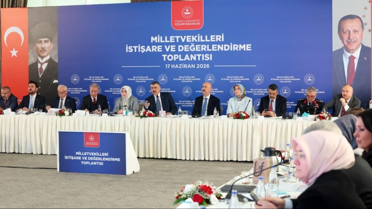 Bakan Çiftçi: Sahipsiz Sokak Hayvanlarının Tamamı Yıl Sonuna Kadar Barınaklara veya Doğal Yaşam Alanlarına Alınacak
